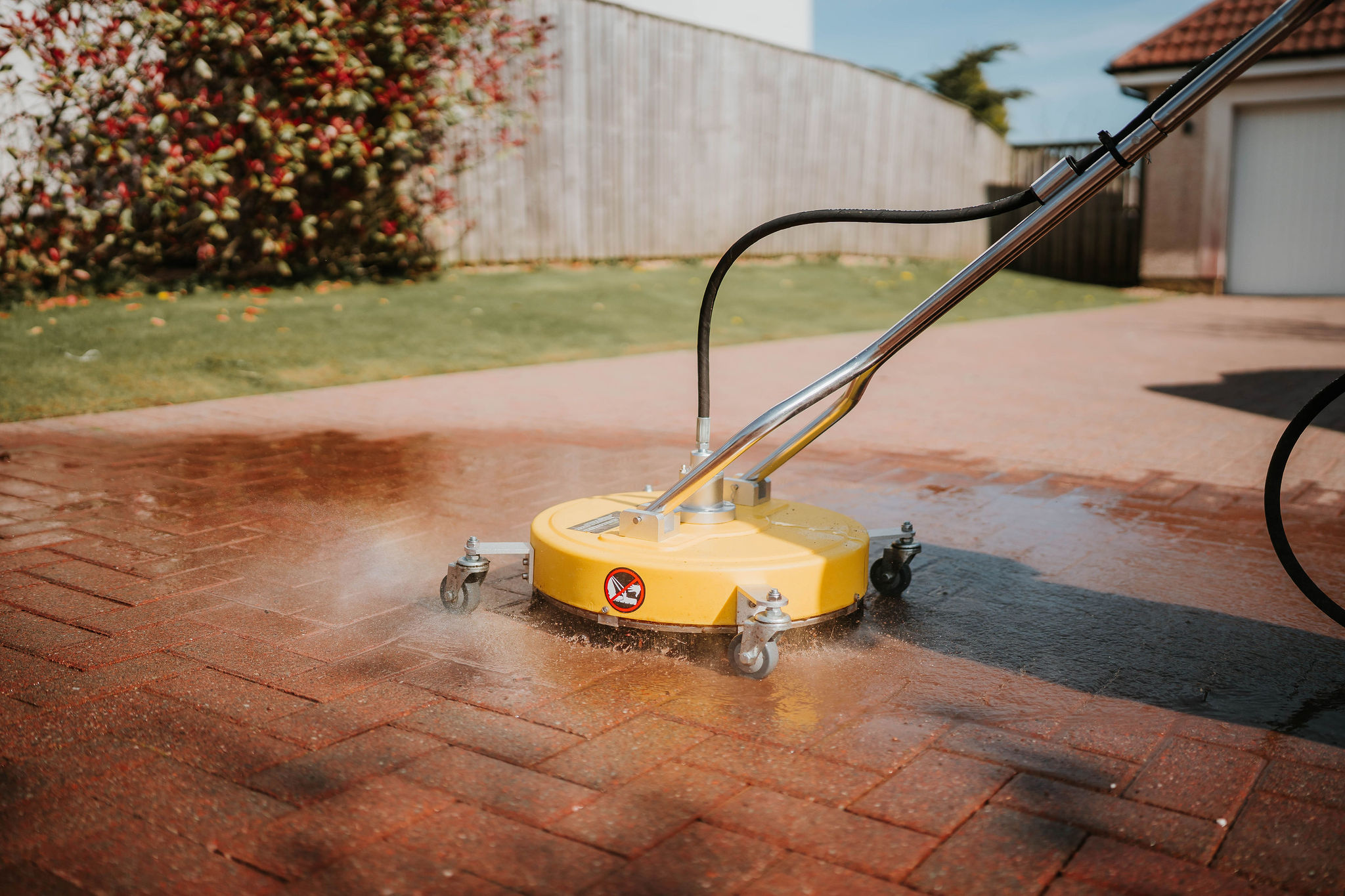 Window cleaning service by Plourde Exterior Cleaning